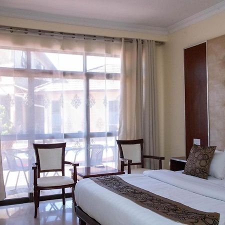 Mika Hotel Kabulonga ルサカ エクステリア 写真
