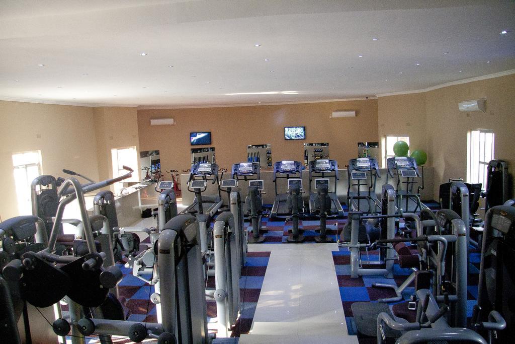Mika Hotel Kabulonga ルサカ エクステリア 写真