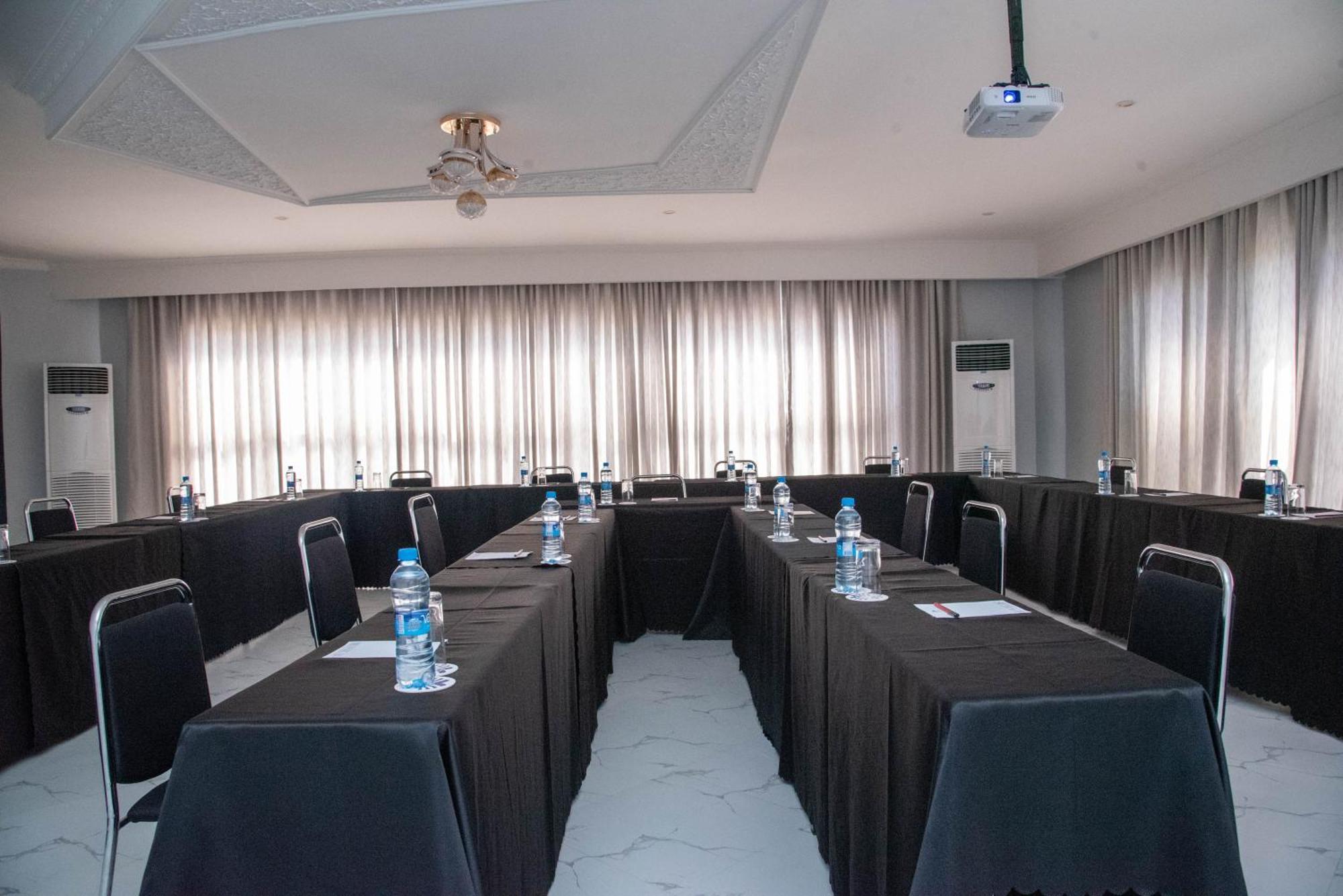 Mika Hotel Kabulonga ルサカ エクステリア 写真