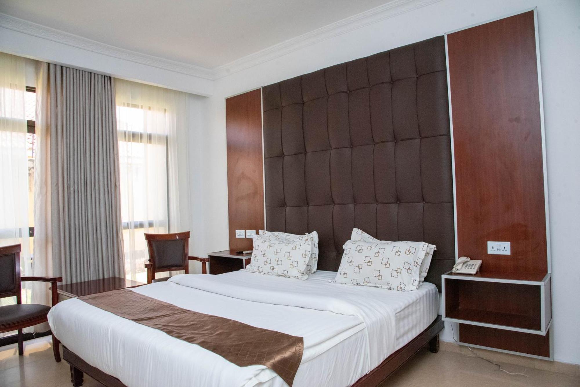 Mika Hotel Kabulonga ルサカ エクステリア 写真