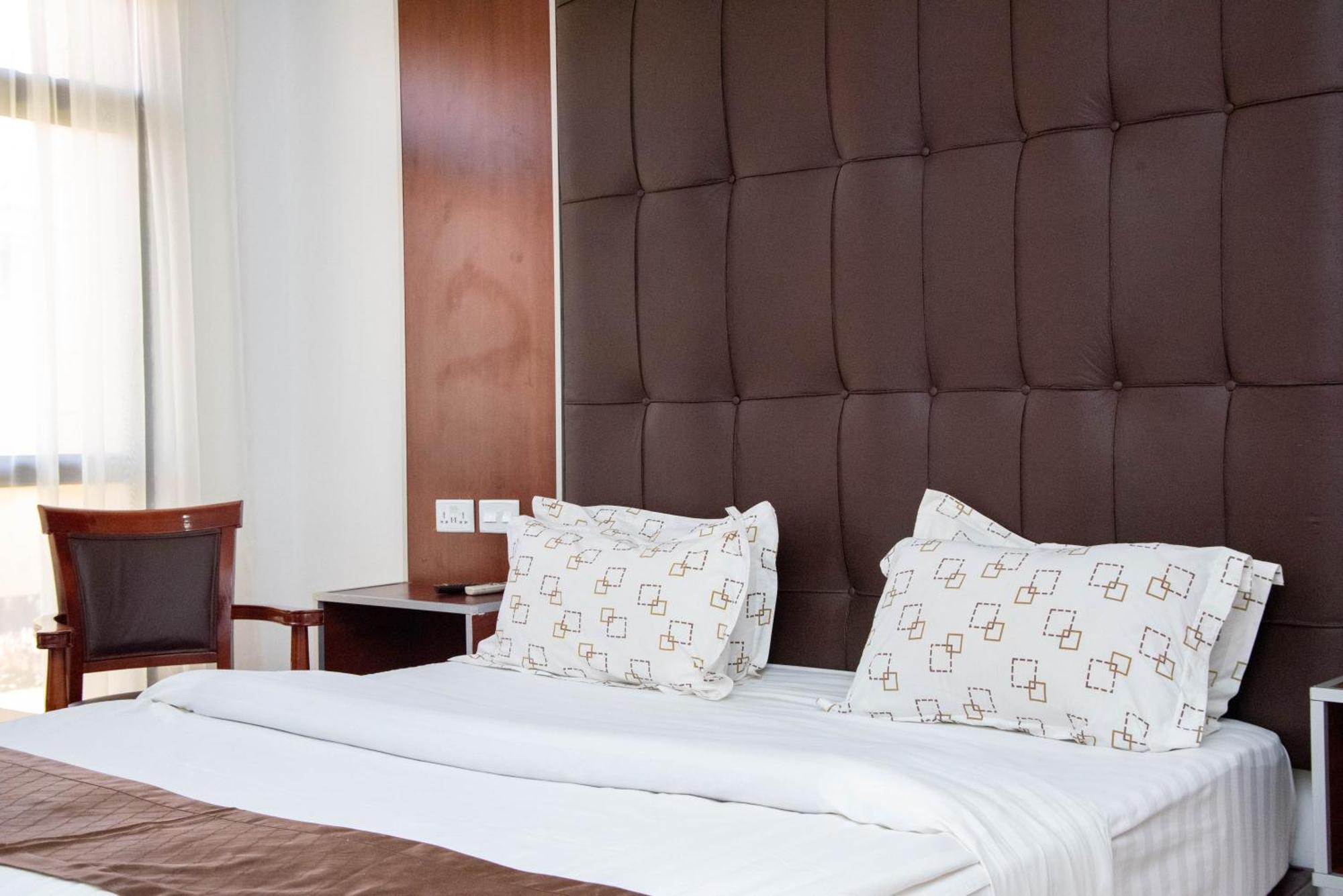 Mika Hotel Kabulonga ルサカ エクステリア 写真