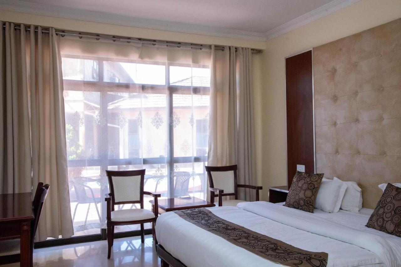 Mika Hotel Kabulonga ルサカ エクステリア 写真