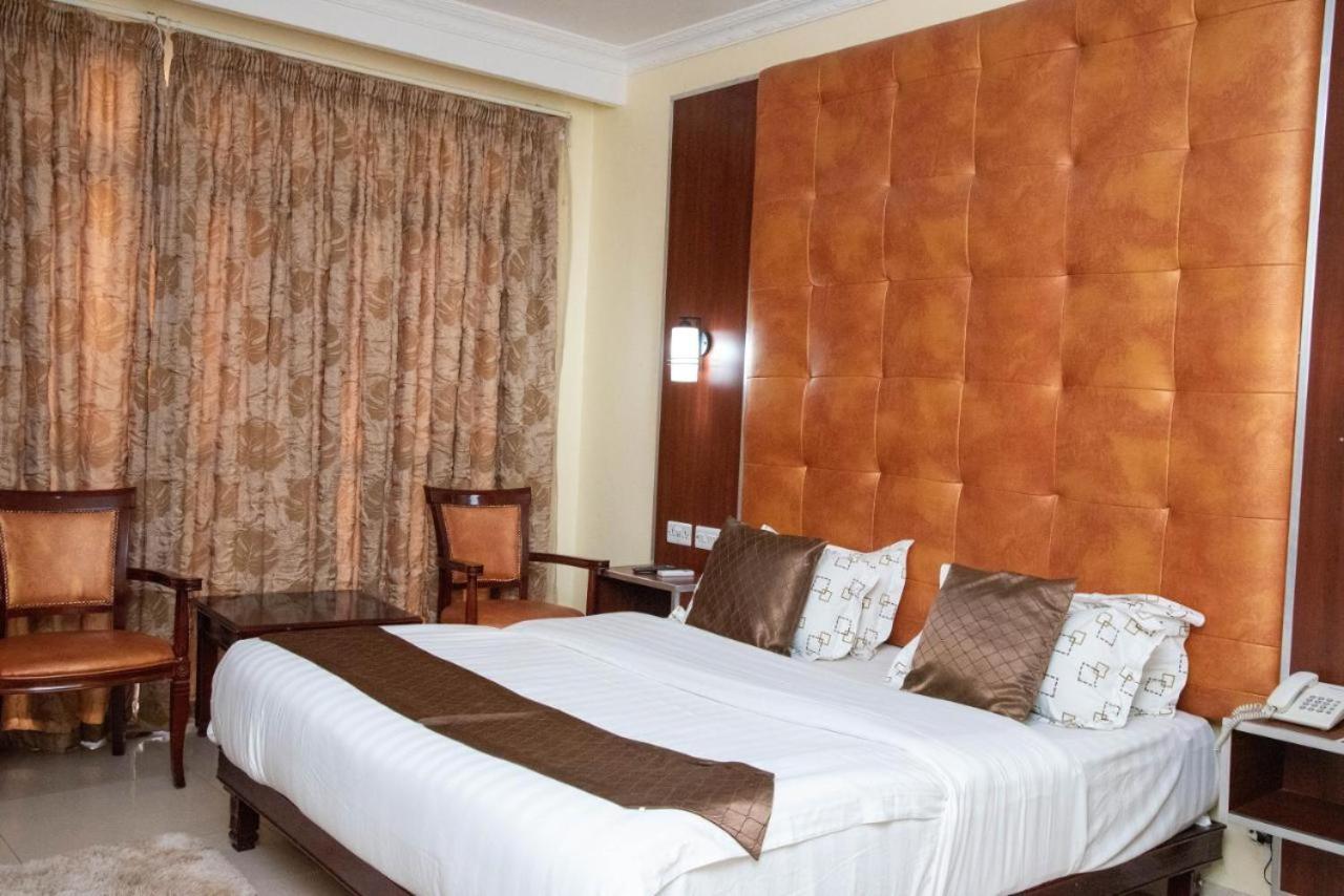 Mika Hotel Kabulonga ルサカ エクステリア 写真