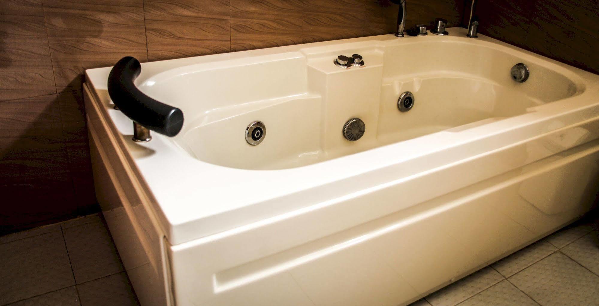 Mika Hotel Kabulonga ルサカ エクステリア 写真
