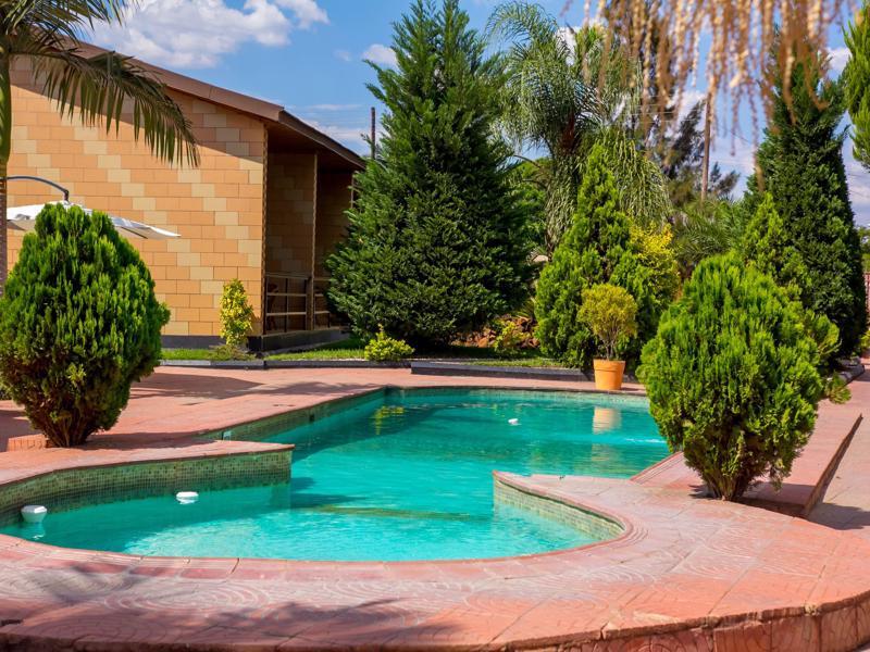 Mika Hotel Kabulonga ルサカ エクステリア 写真